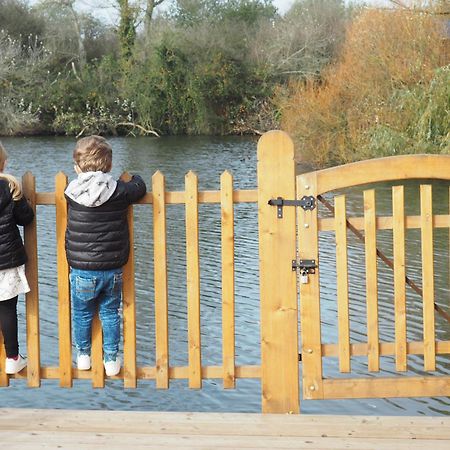 Cabanes Flottantes Et Gites Au Fil De L'Eau Colleville ภายนอก รูปภาพ