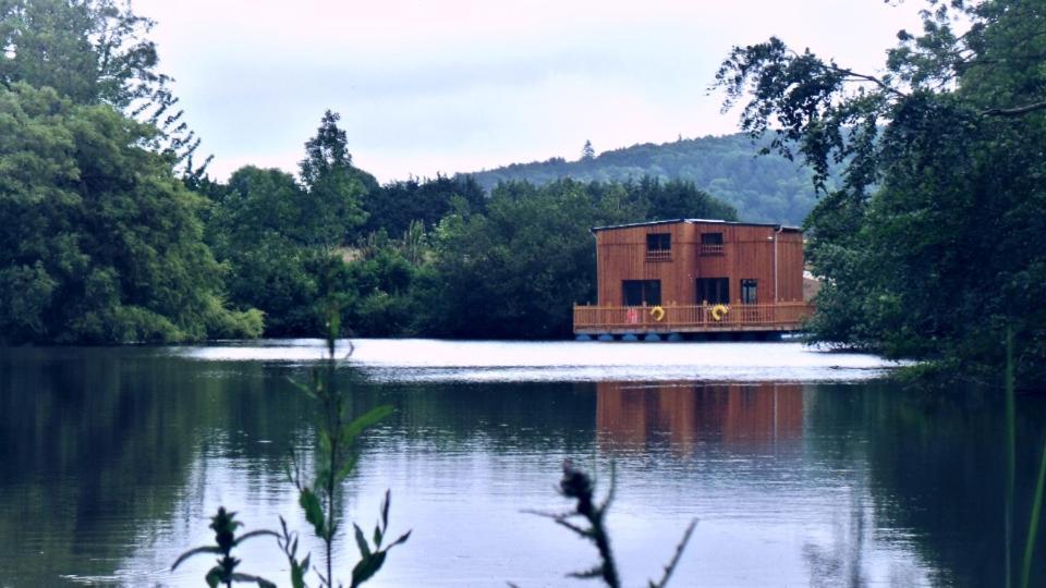 Cabanes Flottantes Et Gites Au Fil De L'Eau Colleville ภายนอก รูปภาพ