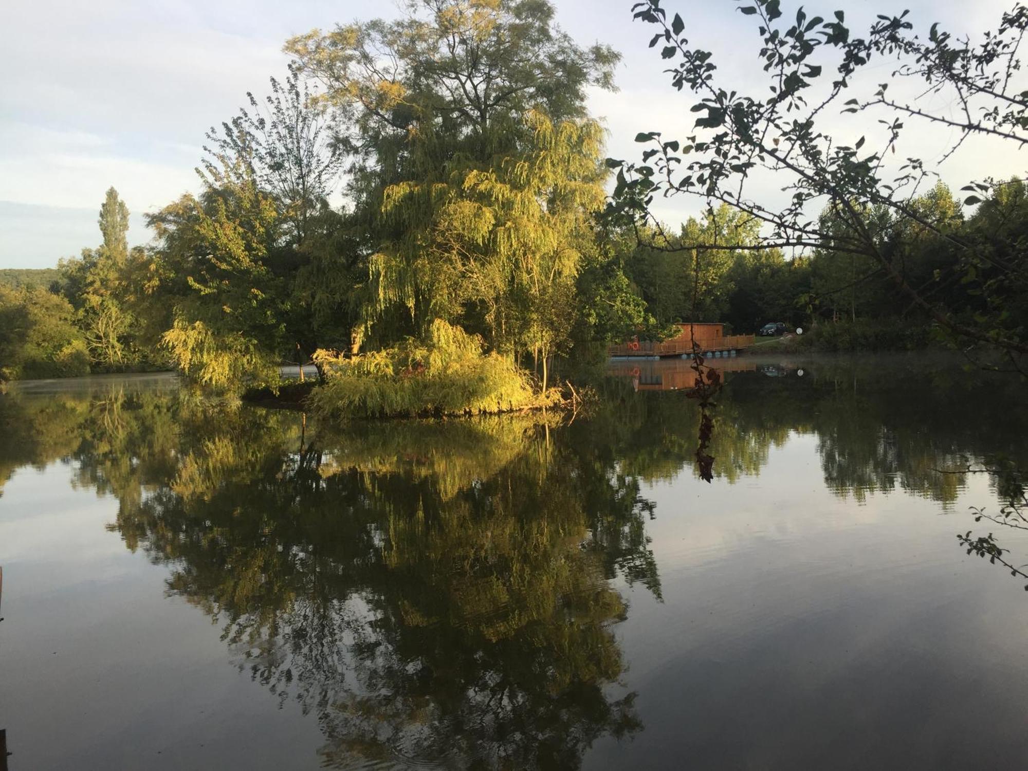 Cabanes Flottantes Et Gites Au Fil De L'Eau Colleville ภายนอก รูปภาพ